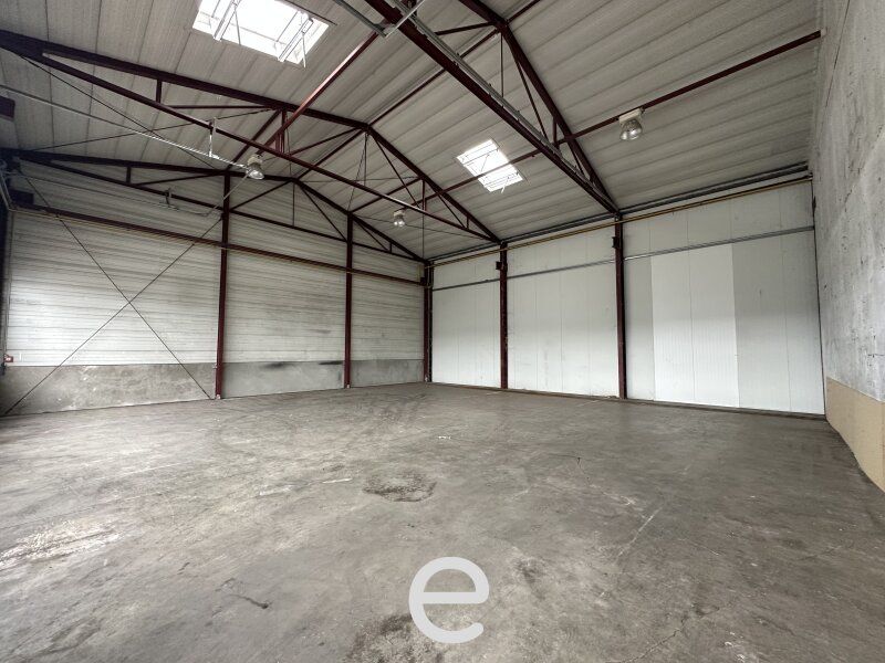 Lagerhalle und Büro in St. Pölten / Unterradlberg mit  1500m² zu vermieten. - Bild 1