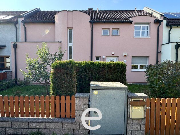 Ein Zuhause zum Ankommen – Reihenhaus mit Kamin, Terrasse und privatem Garten in Wels