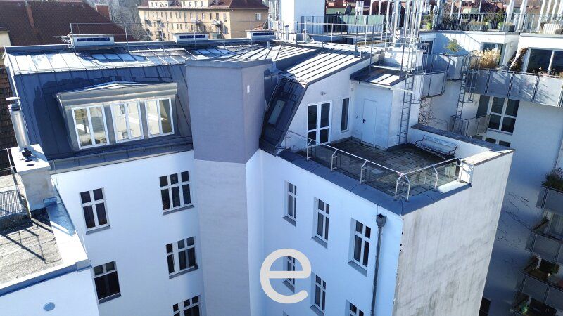 Stadtleben mit Panorama – Stilvolle Dachgeschosswohnung im Gründerzeithaus - Bild 1