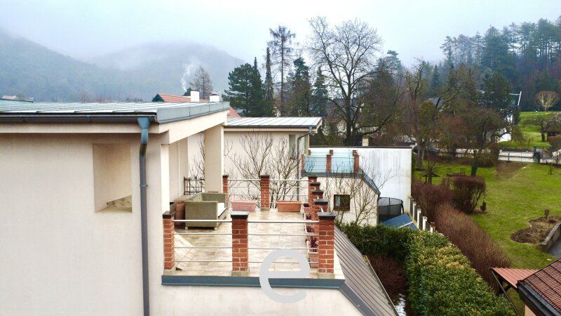 Stylische Doppelhaushälfte mit Dachterrasse, Garten und Doppelcarport in Gaaden - Bild 3