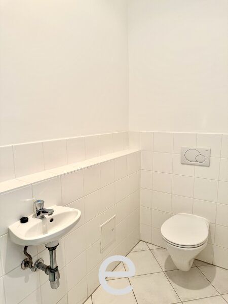 Stadtleben mit Panorama – Stilvolle Dachgeschosswohnung im Gründerzeithaus - Bild 17