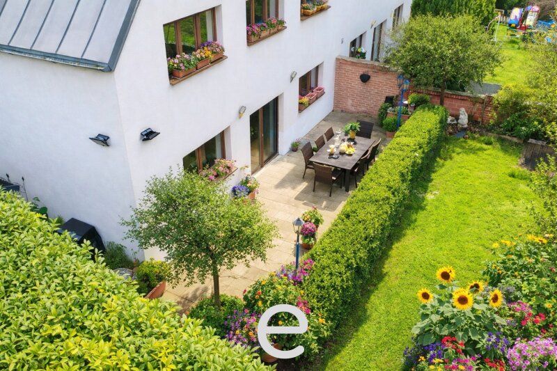 Stylische Doppelhaushälfte mit Dachterrasse, Garten und Doppelcarport in Gaaden - Bild 1