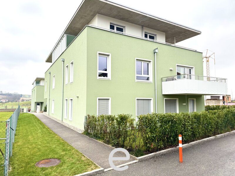 Traumhafte Gartenwohnung mit Carport mitten in Neukirchen/Lambach - Bild 1