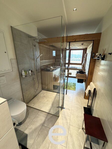 Dachgeschoss-Traum mit großzügigem Sonnenbalkon - Bild 9