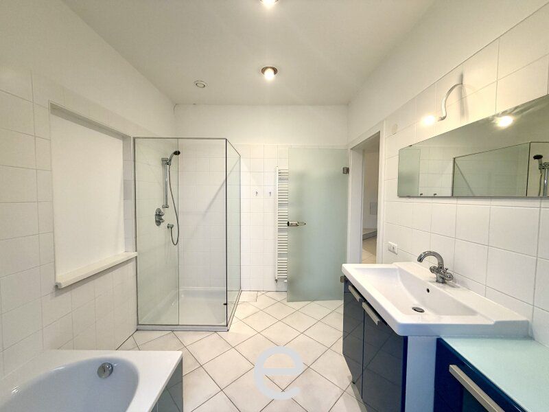 Stadtleben mit Panorama – Stilvolle Dachgeschosswohnung im Gründerzeithaus - Bild 19
