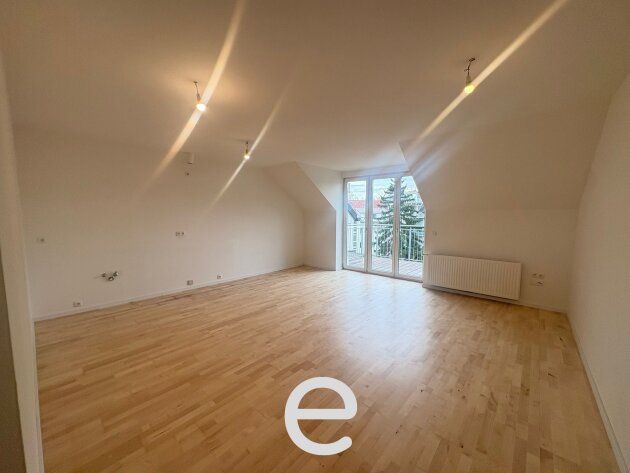 Wohnfeeling im Altbau-Stil - DG-Wohnung in Linz, saniert und sofort verfügbar!